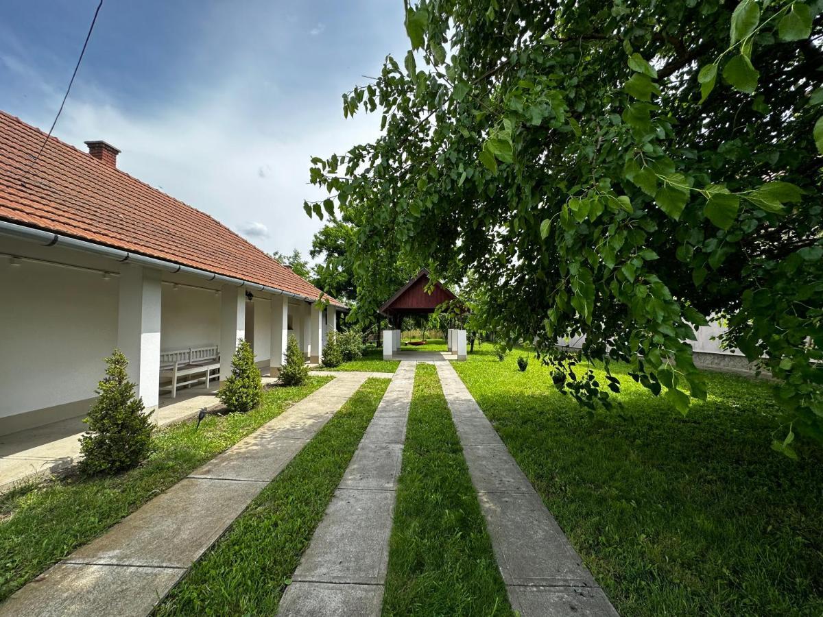 Alfoeldi Vendeghaz - Devavanya Exterior photo